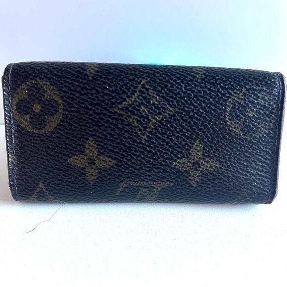 LOUIS VUITTON 2004 Vintage Monogram Key Holder - Picture 8 of 9